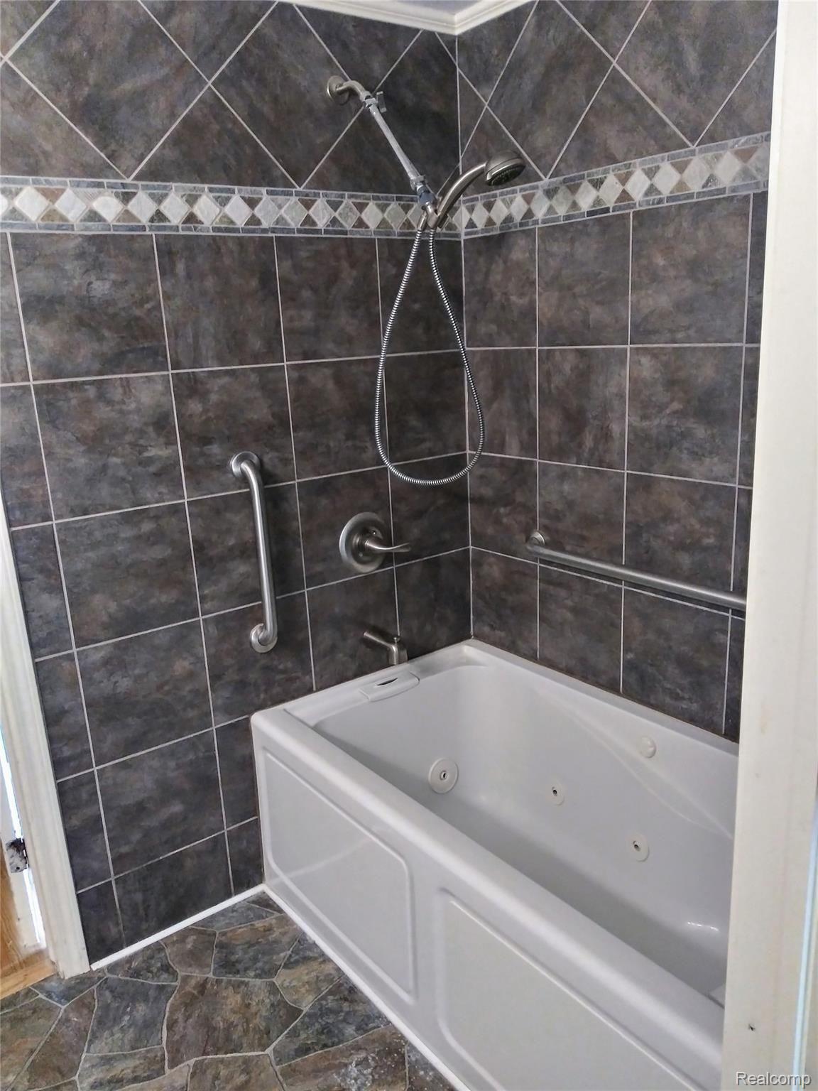 44911 Lemont Road Canton, MI 48187 - Photo 18 of 47 20210817_160527_HDR.jpg