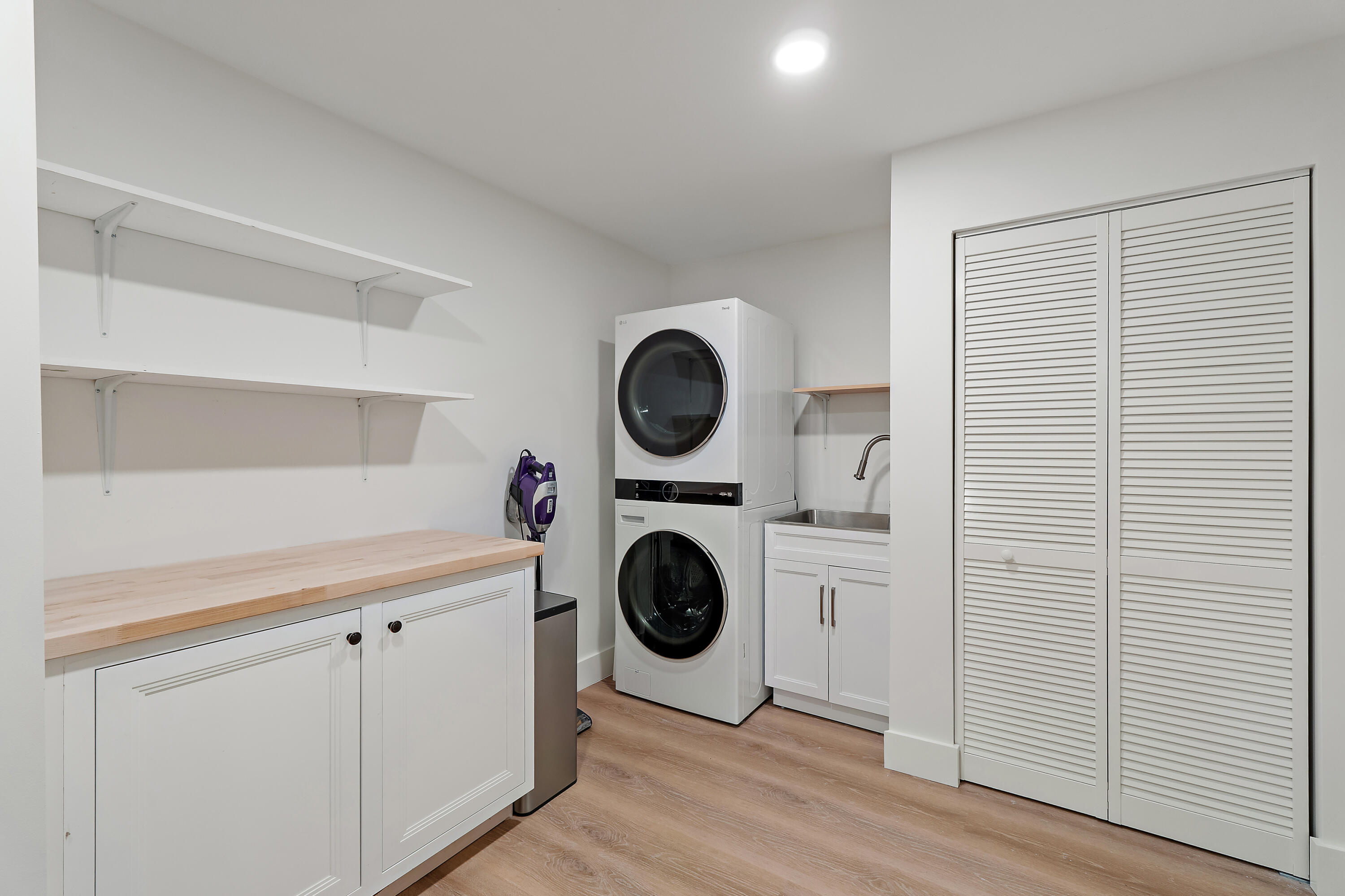 368 Church Road Tequesta, FL 33469 - Photo 24 of 50 laundry/utility room