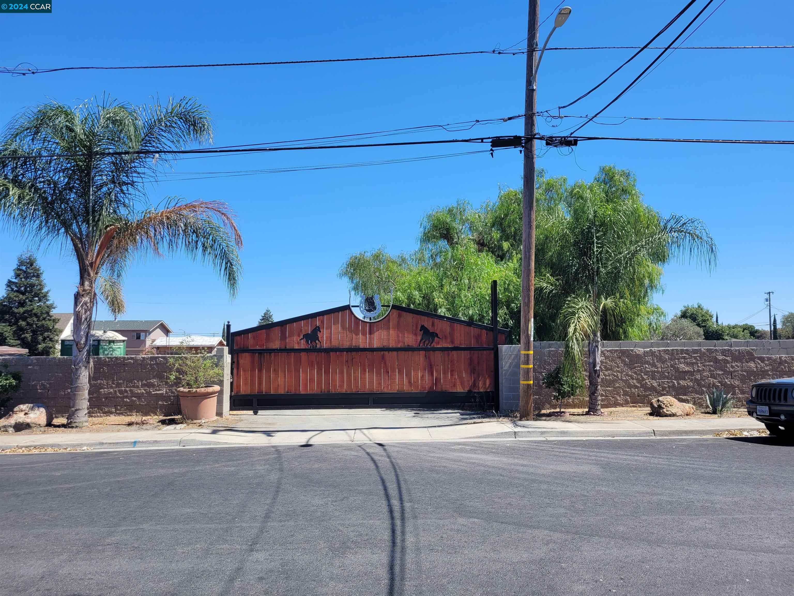 210 North Broadway Avenue Bay Point, CA 94565 - Photo 3 of 4