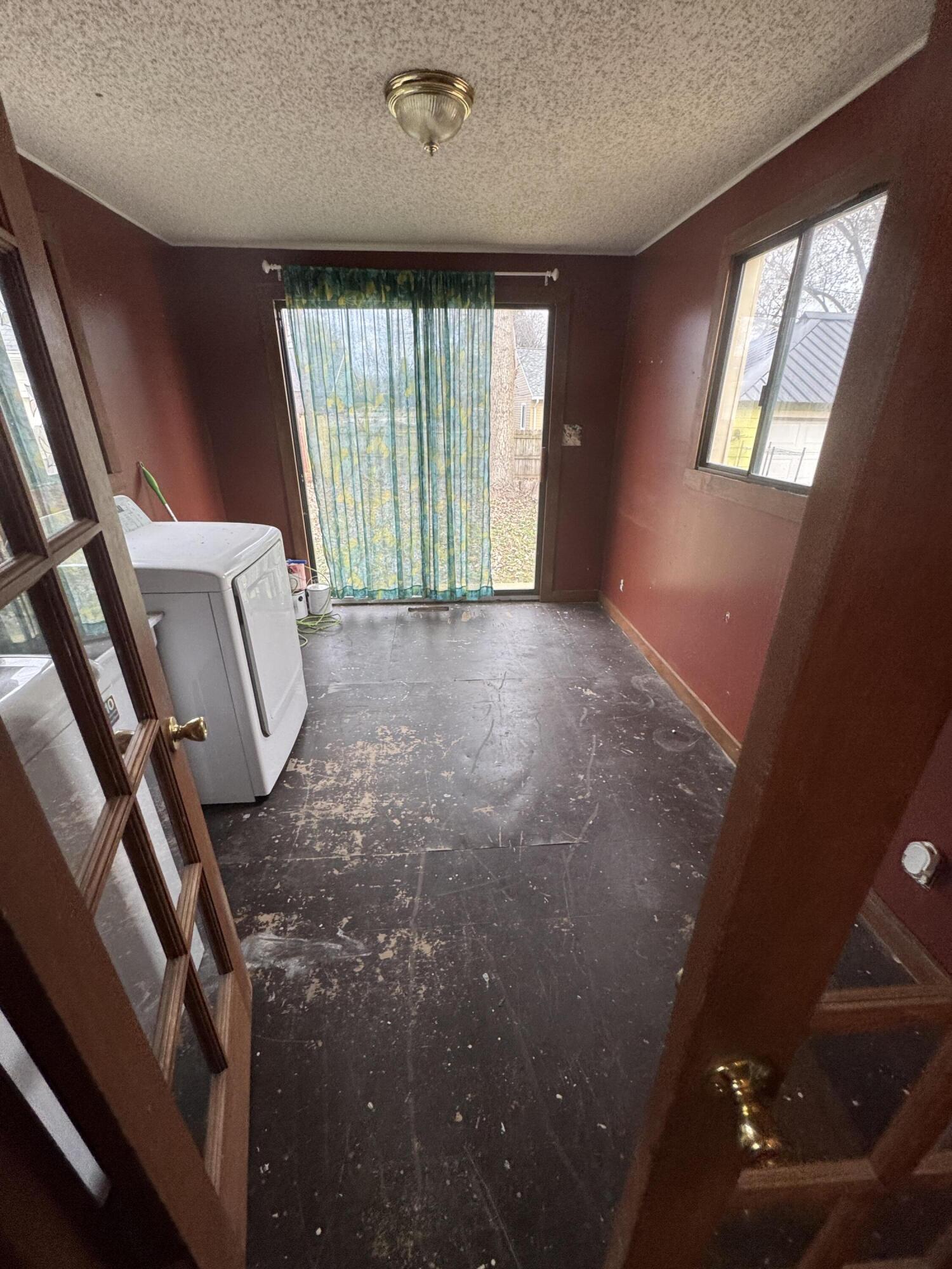 974 North Prospect Road Ypsilanti, MI 48198 - Photo 20 of 24 20251124_203343137_iOS