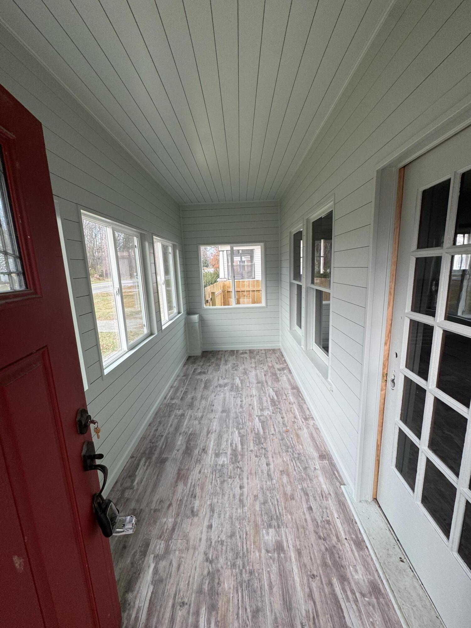 974 North Prospect Road Ypsilanti, MI 48198 - Photo 3 of 24 20251124_203635399_iOS