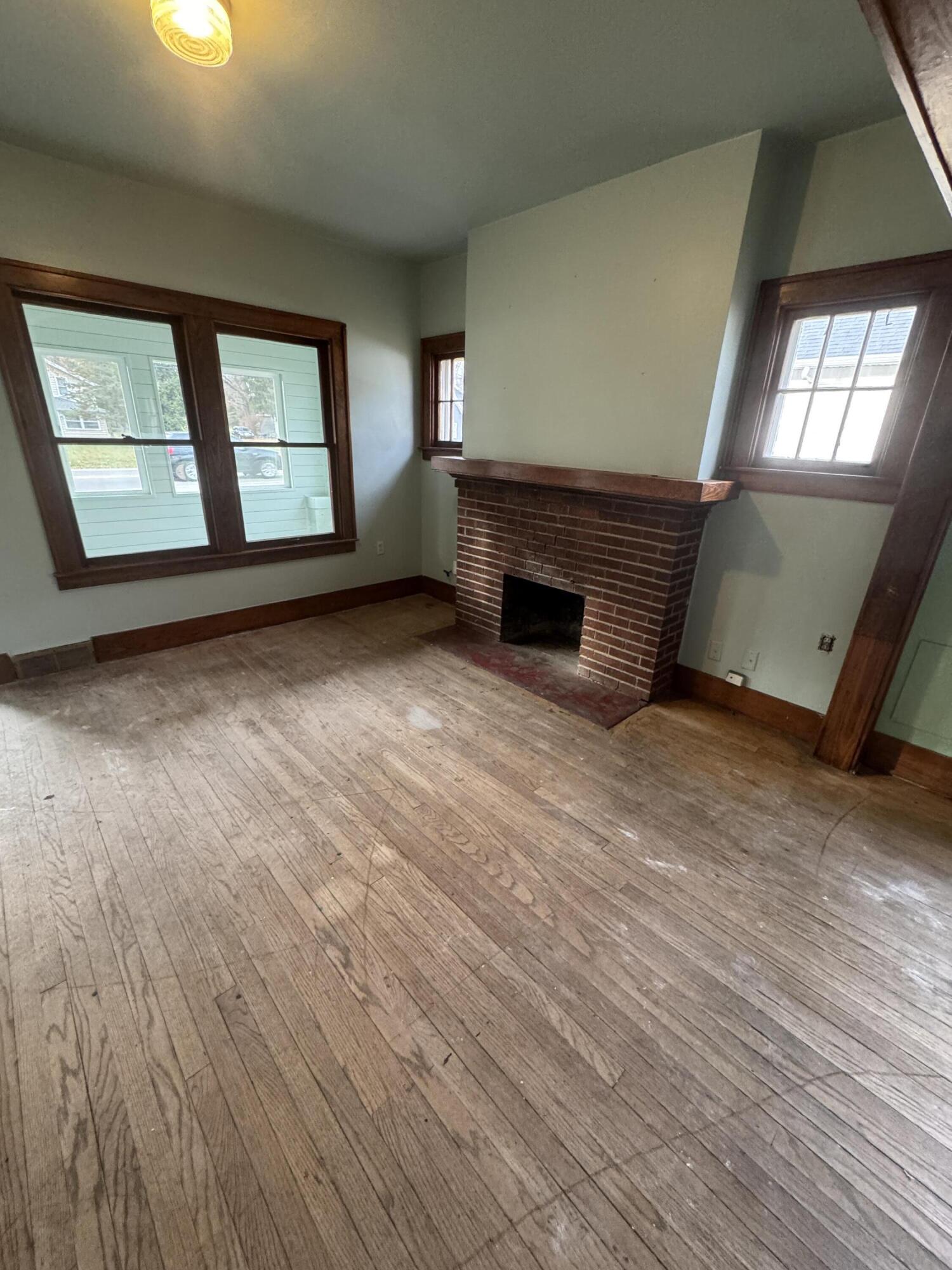 974 North Prospect Road Ypsilanti, MI 48198 - Photo 5 of 24 20251124_202844715_iOS