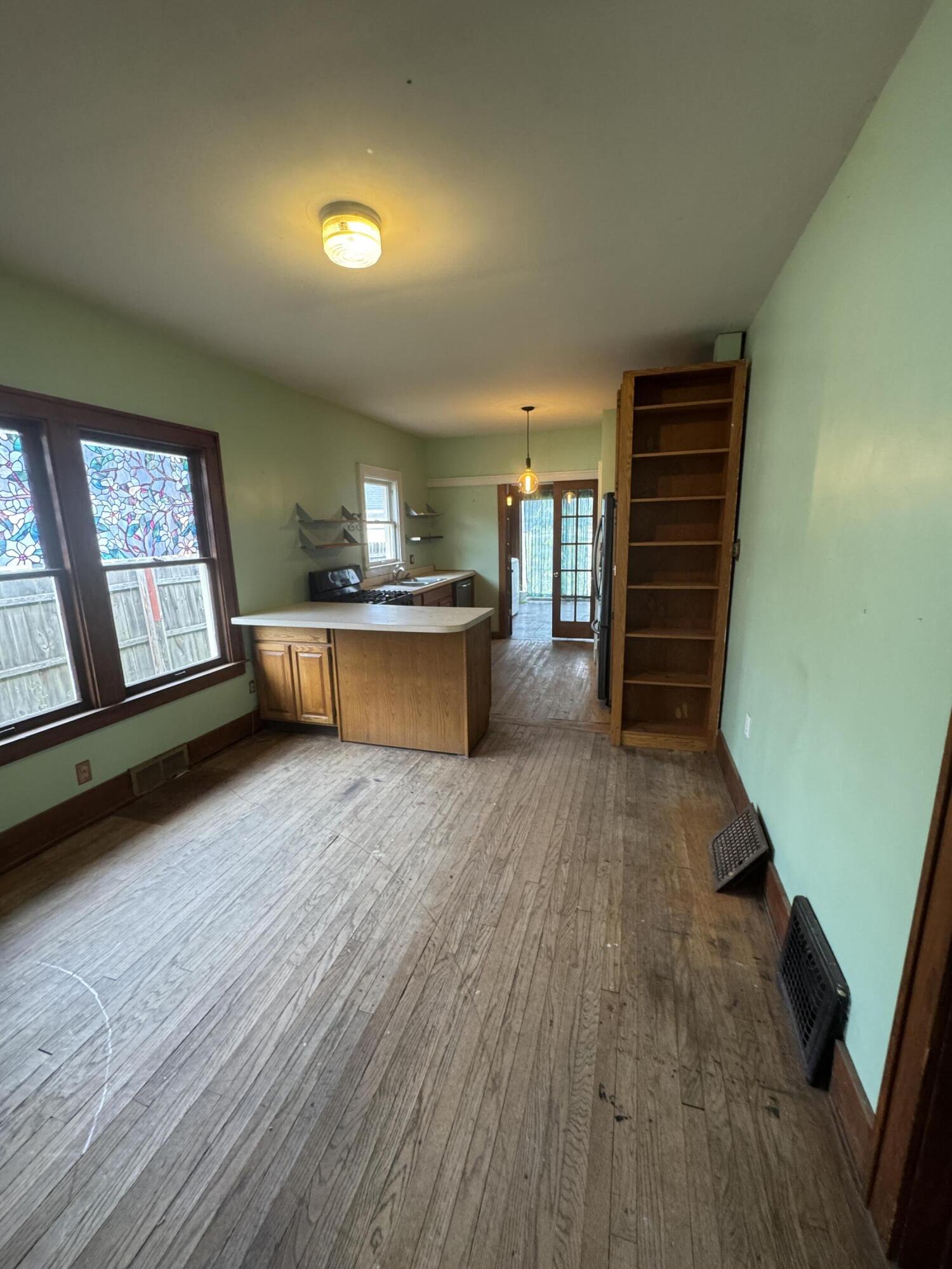 974 North Prospect Road Ypsilanti, MI 48198 - Photo 6 of 24 20251124_203034643_iOS