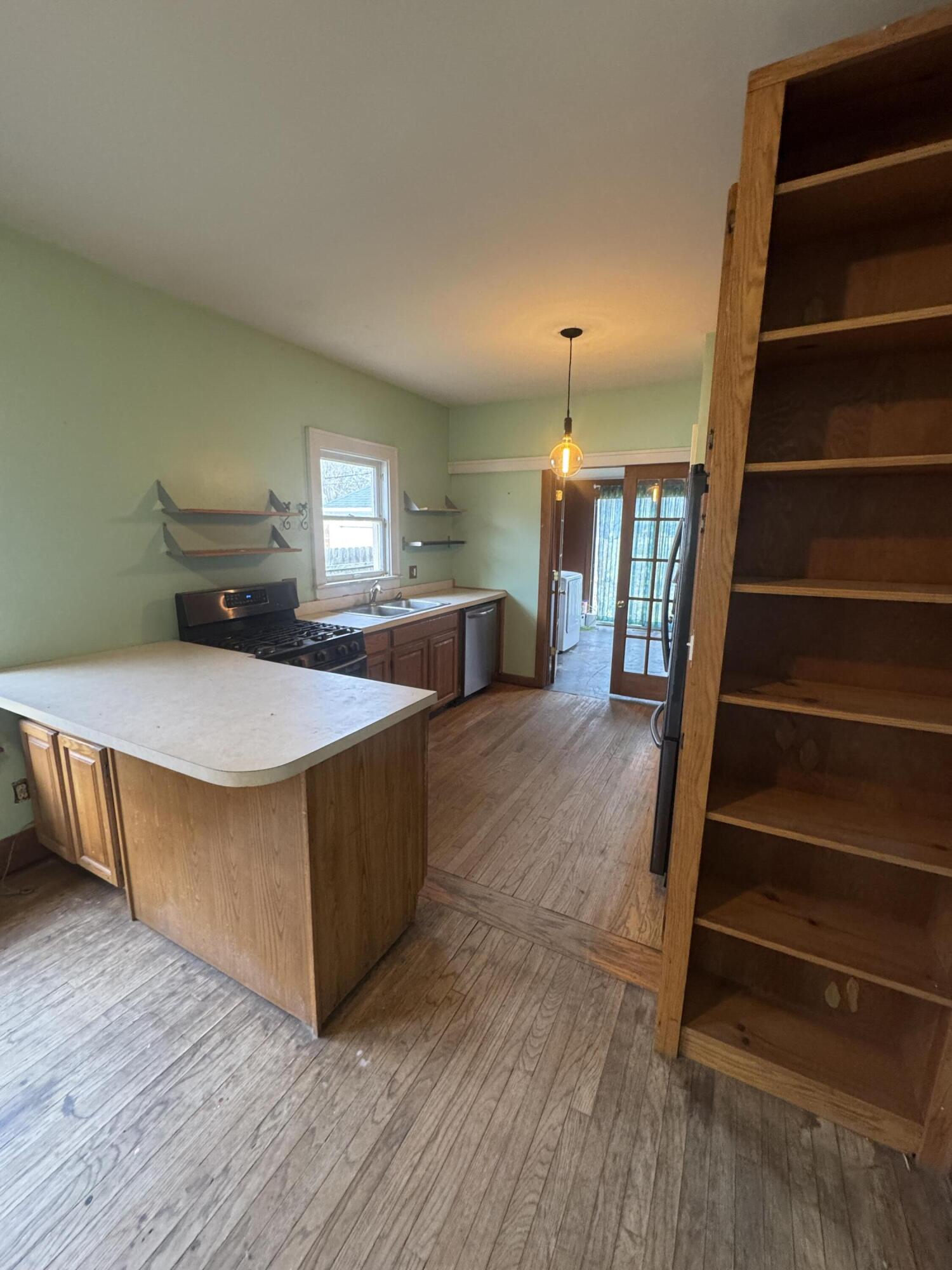 974 North Prospect Road Ypsilanti, MI 48198 - Photo 7 of 24 20251124_203019950_iOS