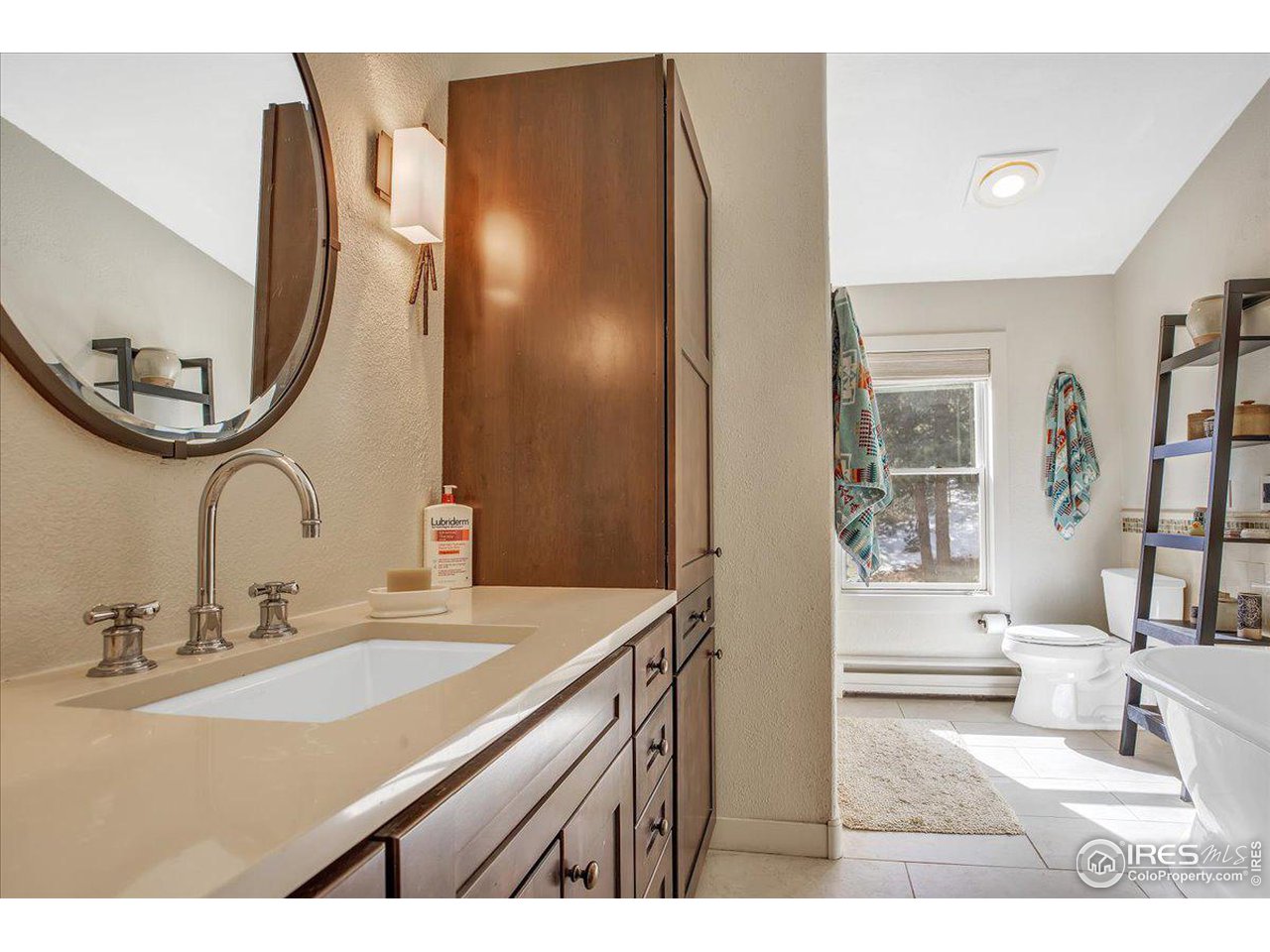 745 Sugarloaf Road Boulder, CO 80302 - Photo 24 of 37 Upper level full bath