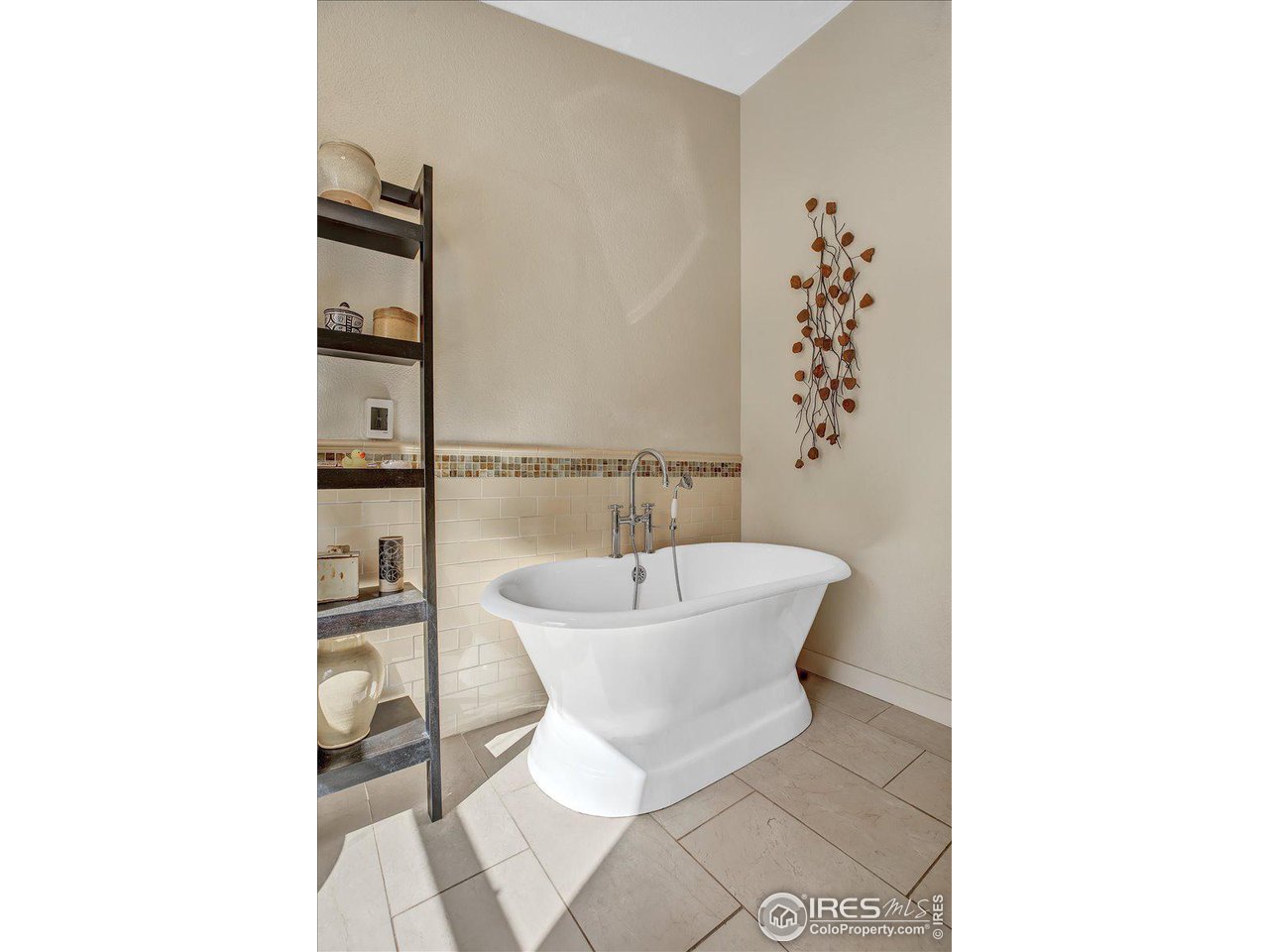 745 Sugarloaf Road Boulder, CO 80302 - Photo 25 of 37 Upper level full bath