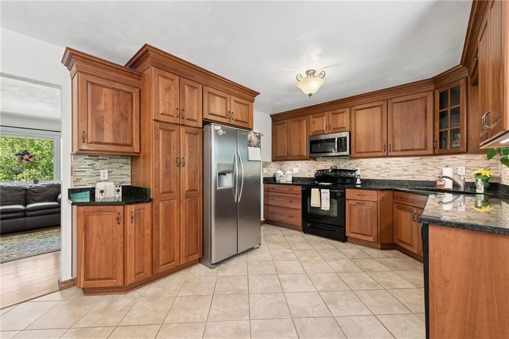 158 Harry Long Road Greensburg, PA 15601 - Photo 5 of 37