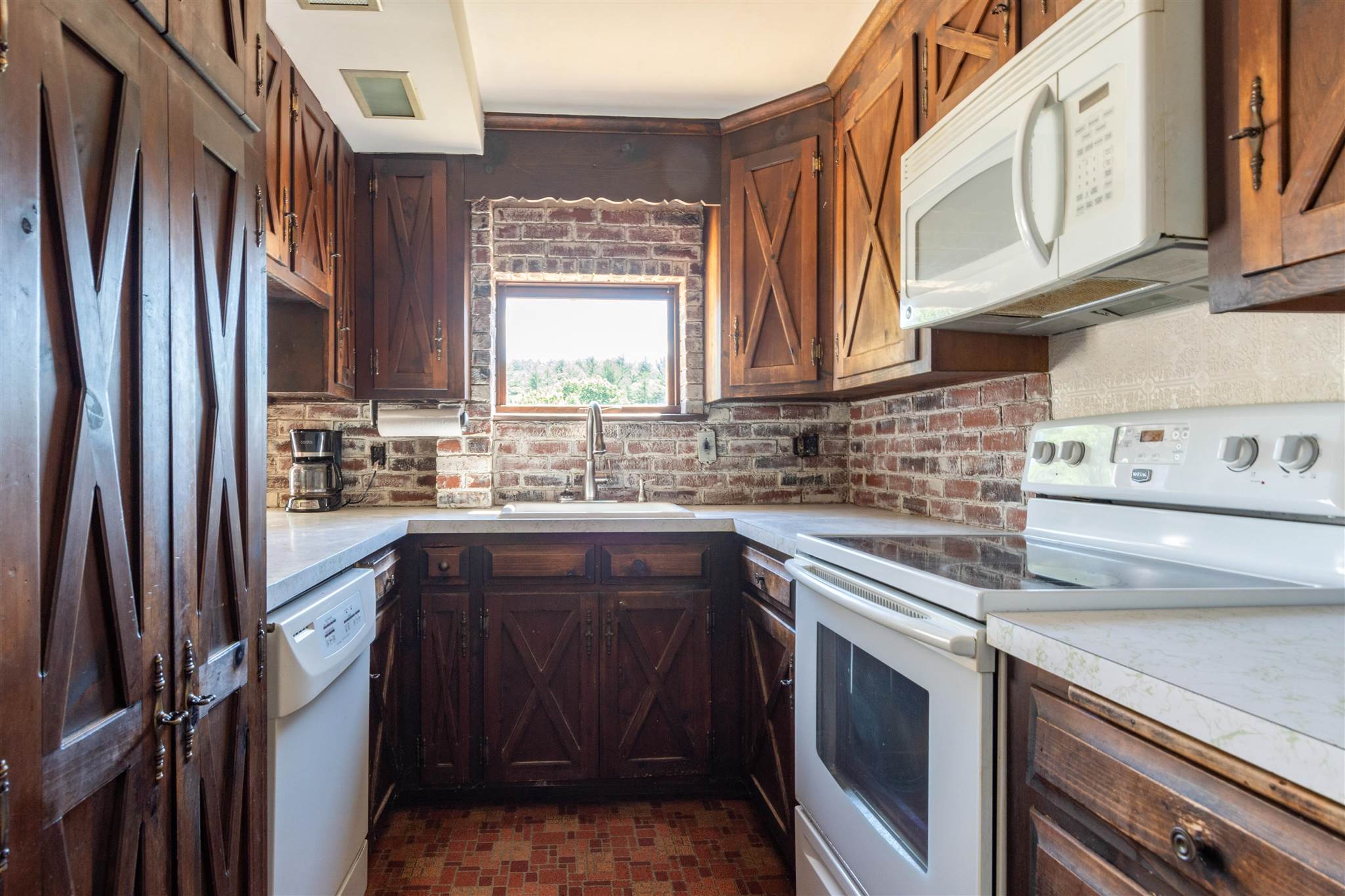 1292 Mammoth Road Pelham, NH 03076 - Photo 11 of 39