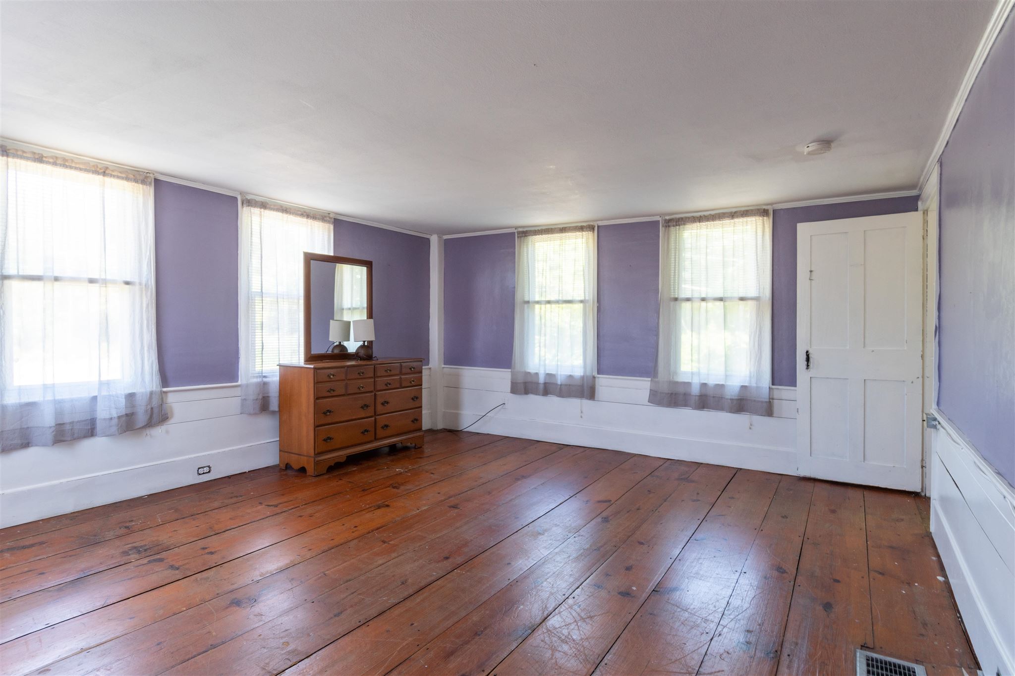 1292 Mammoth Road Pelham, NH 03076 - Photo 13 of 39