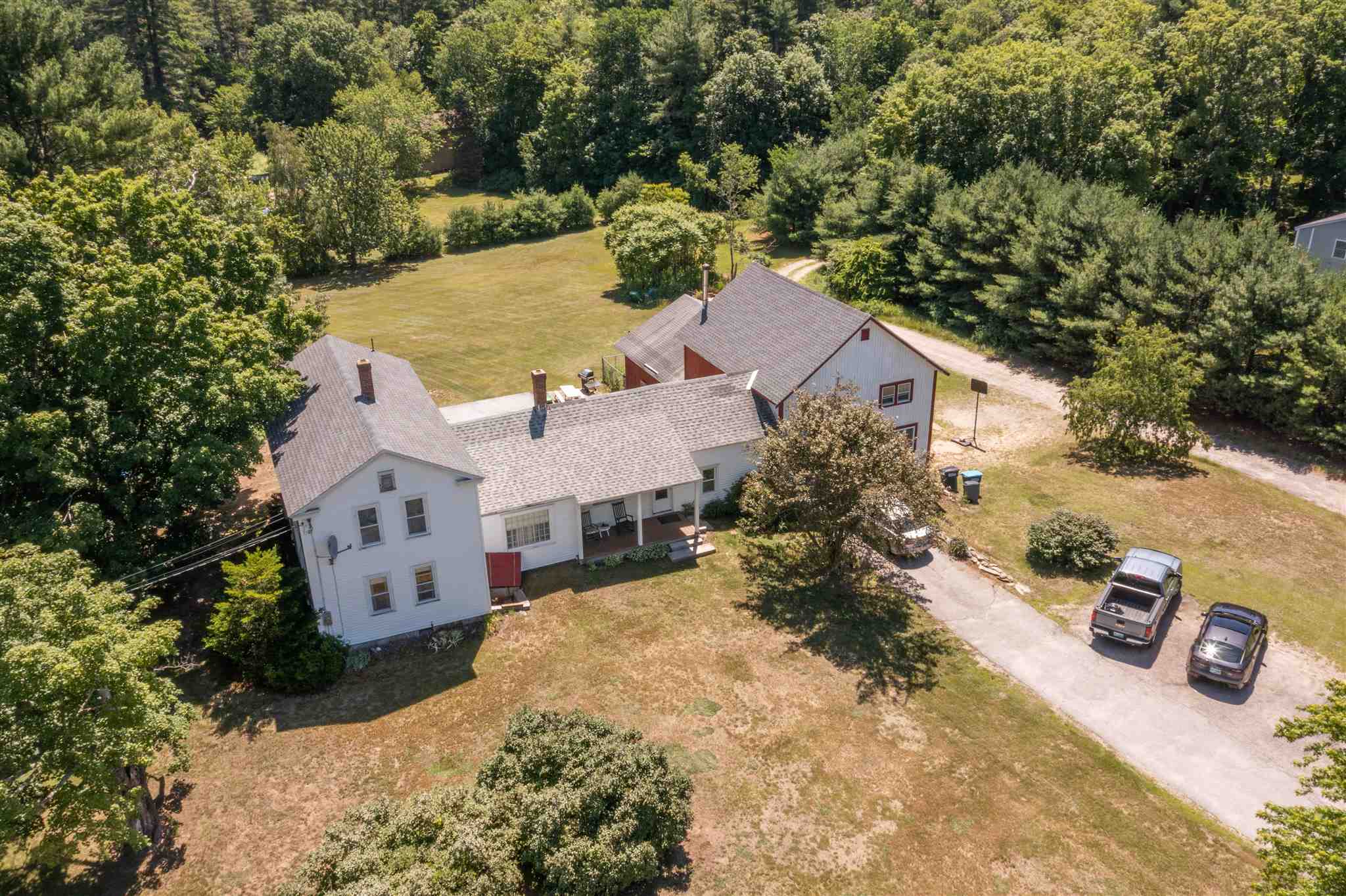 1292 Mammoth Road Pelham, NH 03076 - Photo 3 of 39