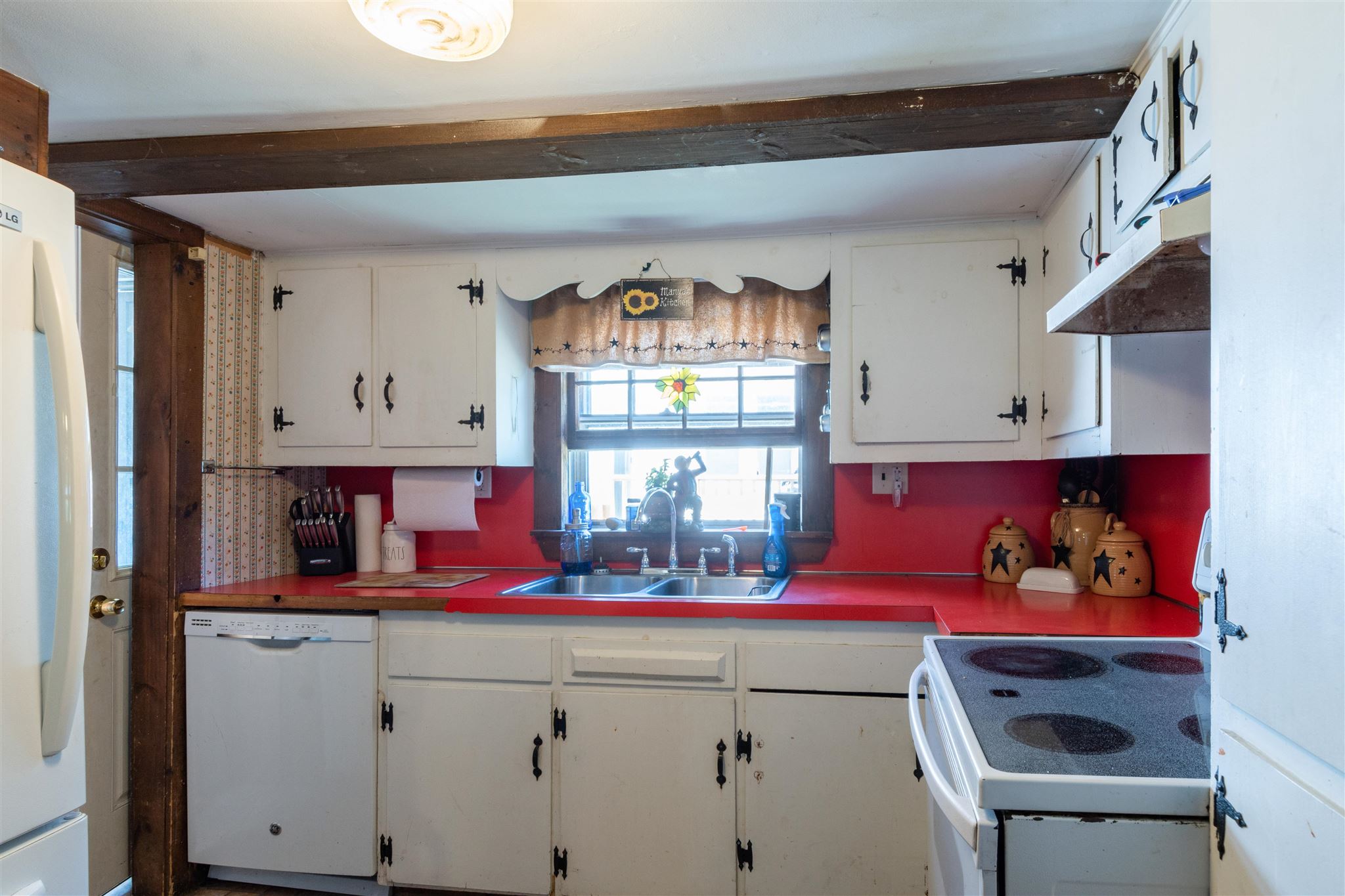 1292 Mammoth Road Pelham, NH 03076 - Photo 25 of 39