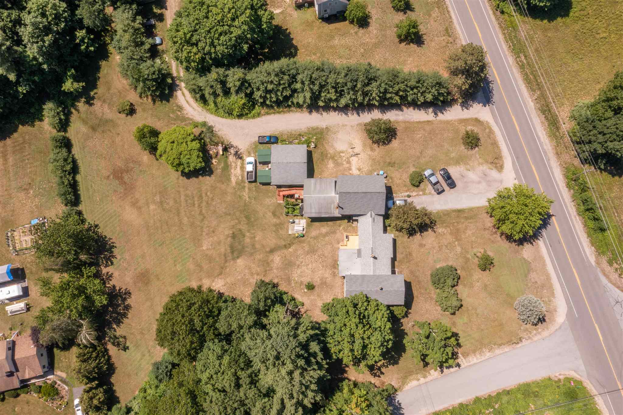 1292 Mammoth Road Pelham, NH 03076 - Photo 4 of 39