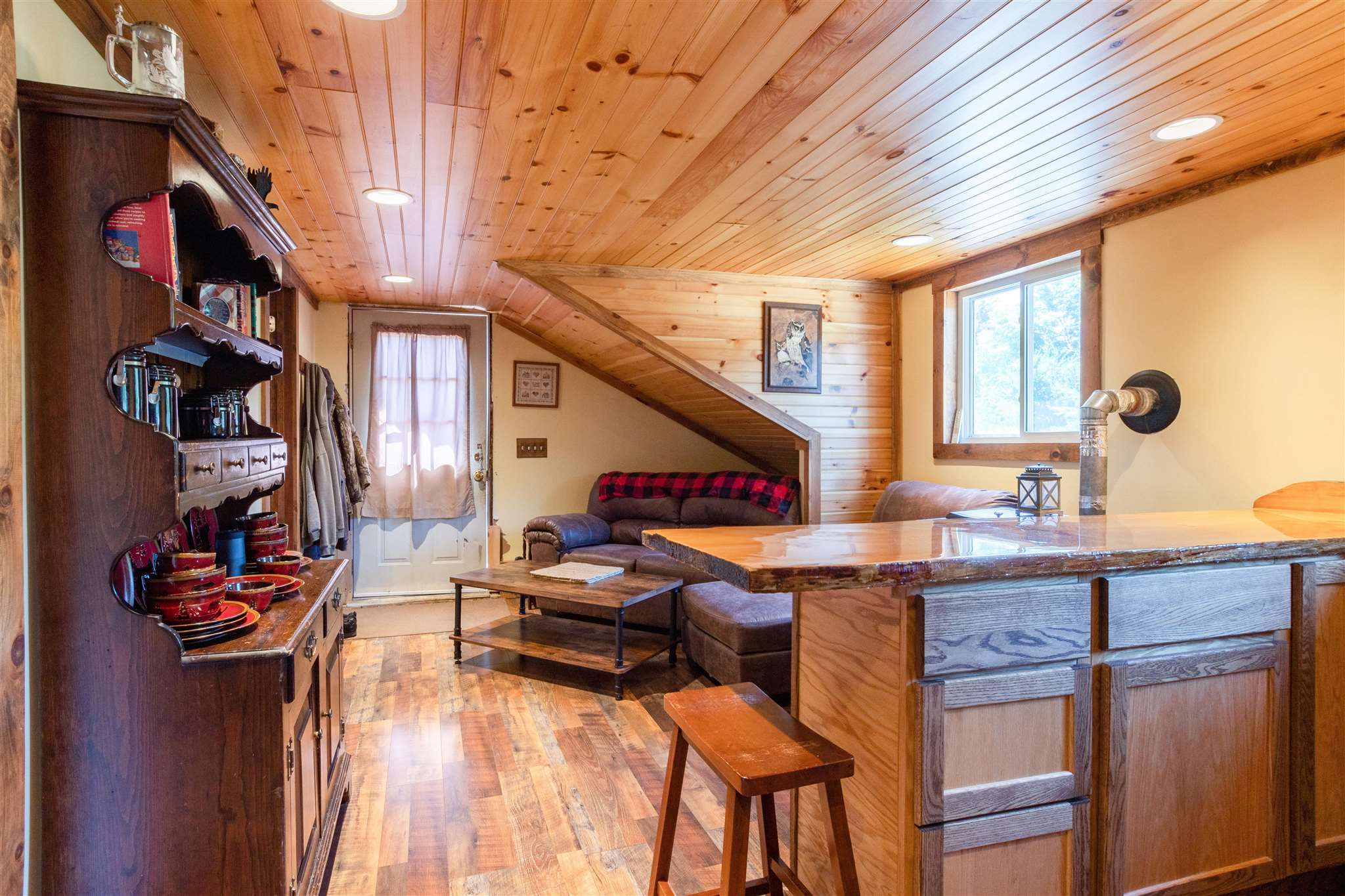 1292 Mammoth Road Pelham, NH 03076 - Photo 35 of 39
