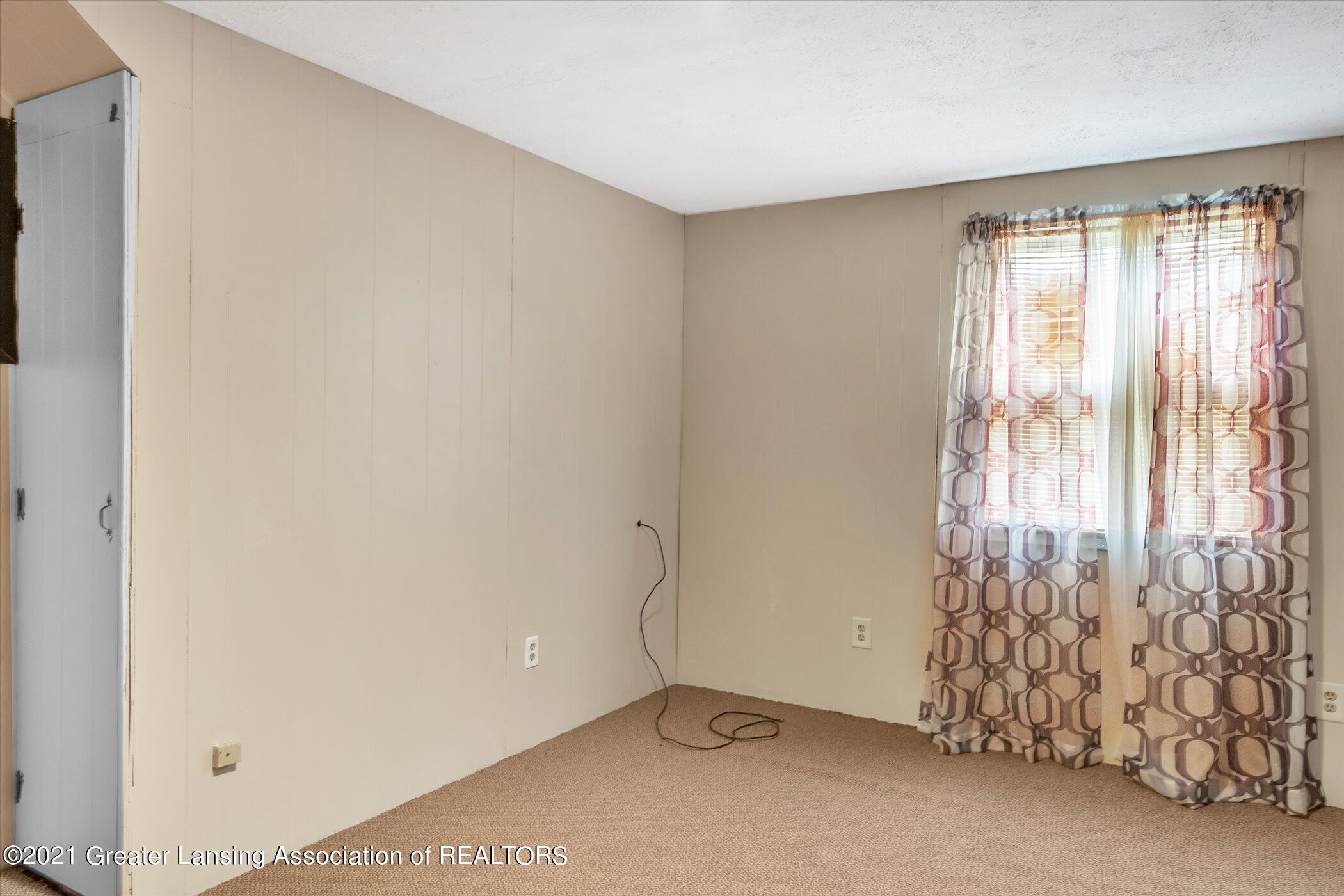 2001 West Miller Road Lansing, MI 48911 - Photo 19 of 21 23-2001 W Miller Rd-Windowstill Real Est