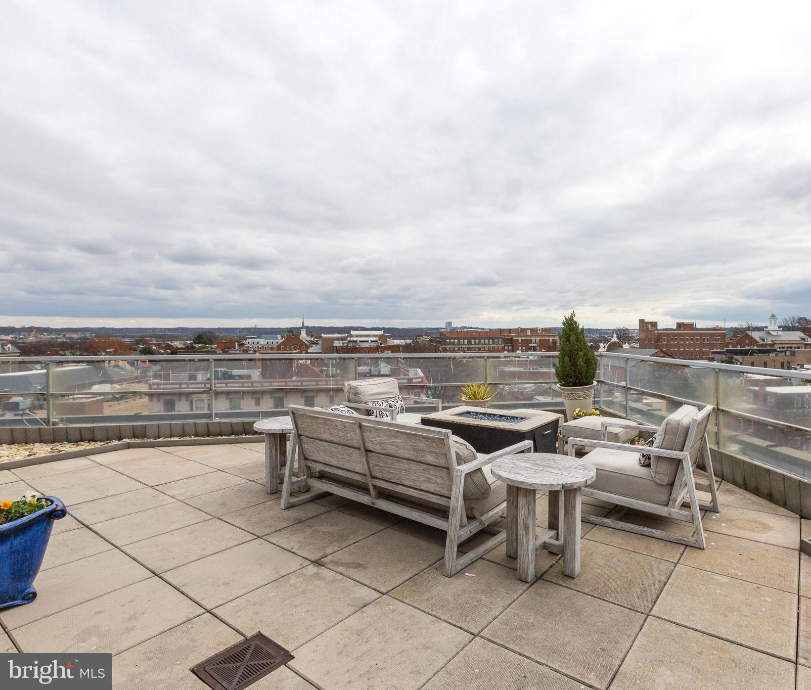 815 King Street, Unit 4C Alexandria, VA 22314 - Photo 17 of 27 a view of a terrace with furniture and city view