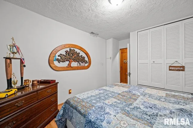 $323,000 | 9821 Highway 150, Coal Valley, IL 61240