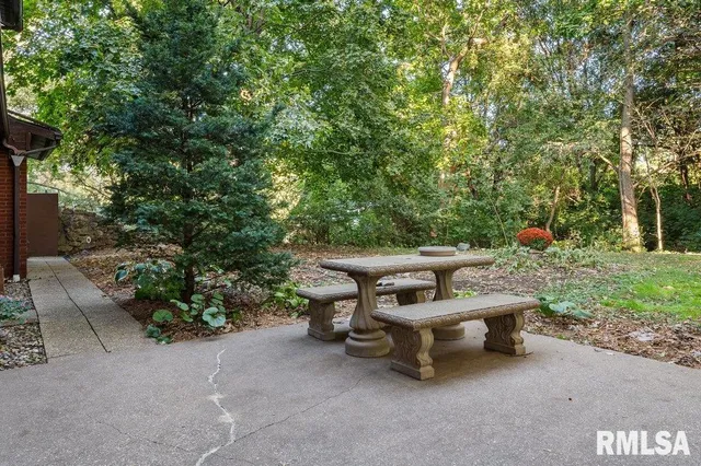 $323,000 | 9821 Highway 150, Coal Valley, IL 61240