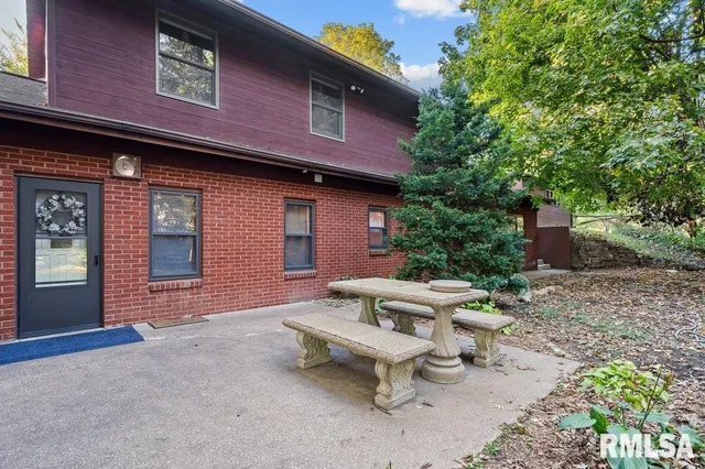 $323,000 | 9821 Highway 150, Coal Valley, IL 61240