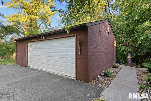 $323,000 | 9821 Highway 150, Coal Valley, IL 61240