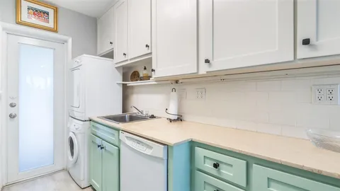 $459,999 | 1221 Hillsboro Mile, Unit 39B, Hillsboro Beach, FL 33062