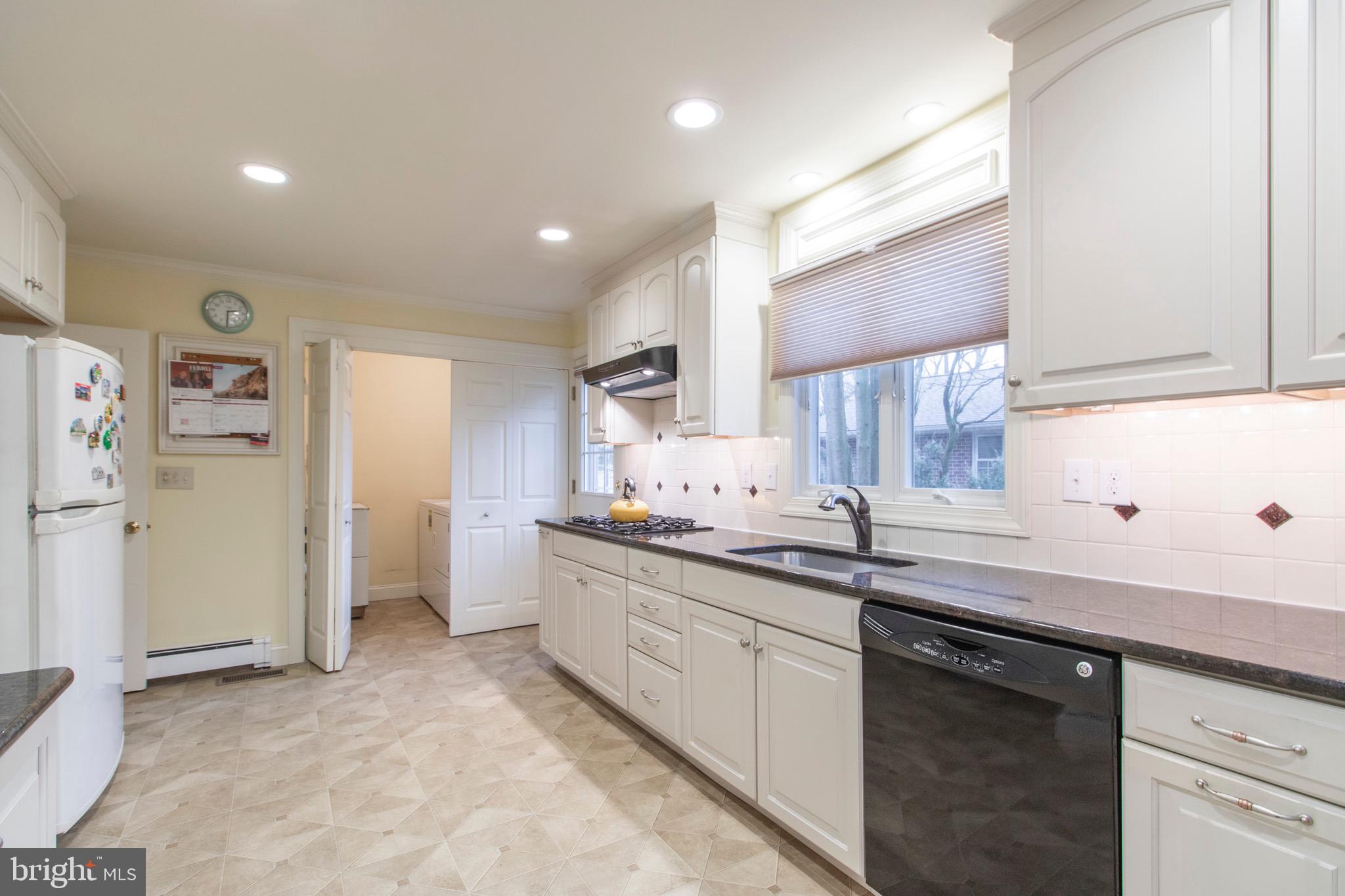 434 Wingate Road Huntingdon Valley, PA 19006 - Photo 10 of 35 Kitchen