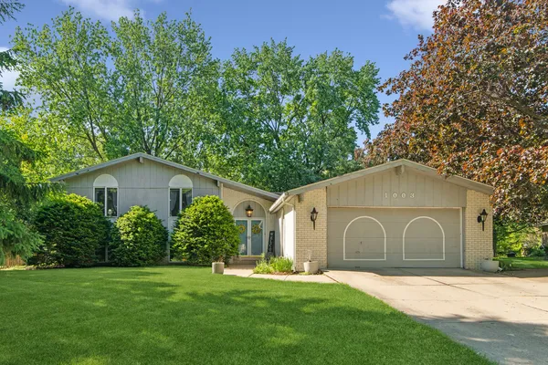 $375,000 | 1003 Country Drive, Shorewood, IL 60404