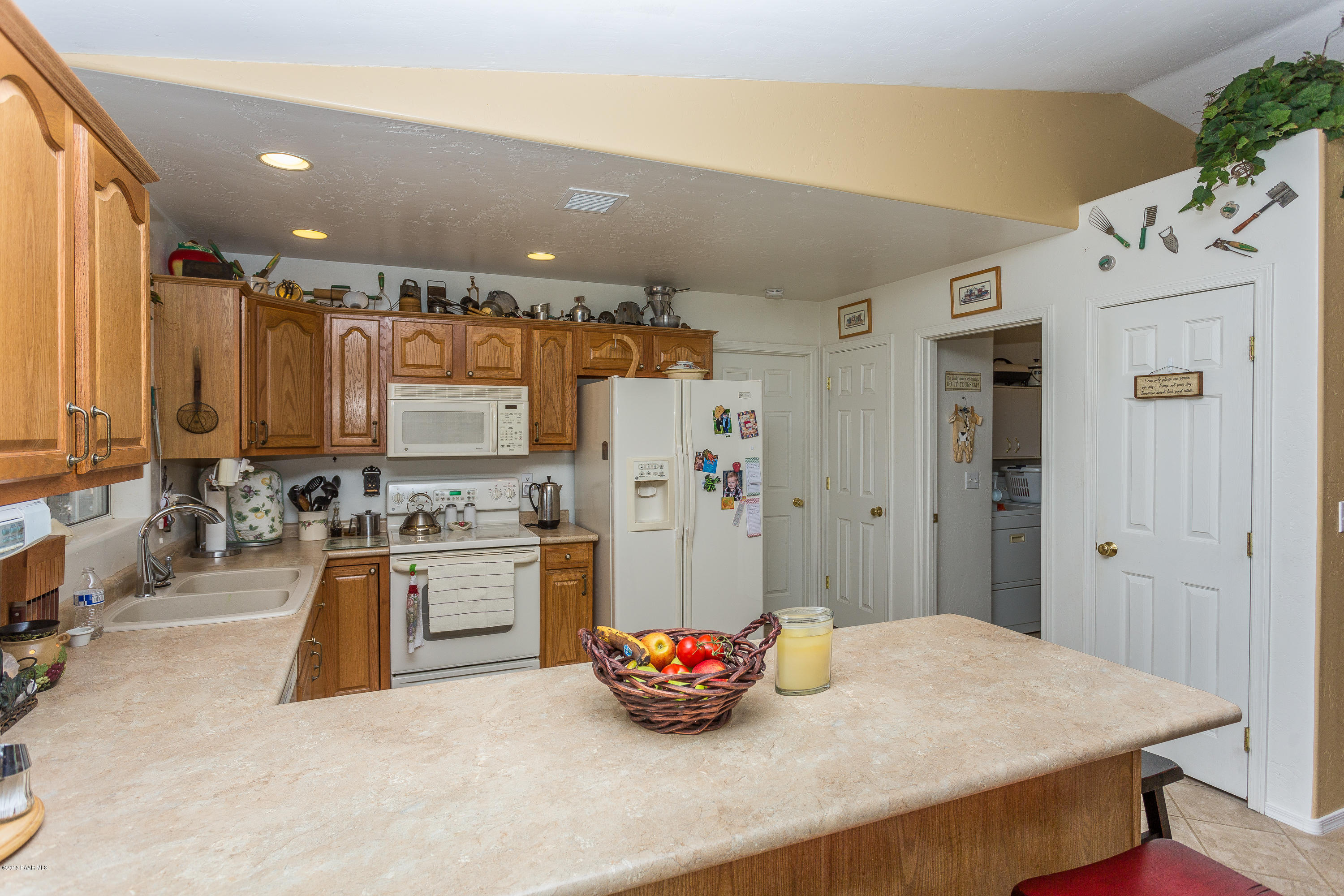 17621 East Trails End Road Mayer, AZ 86333 - Photo 6 of 27 006_Kitchen