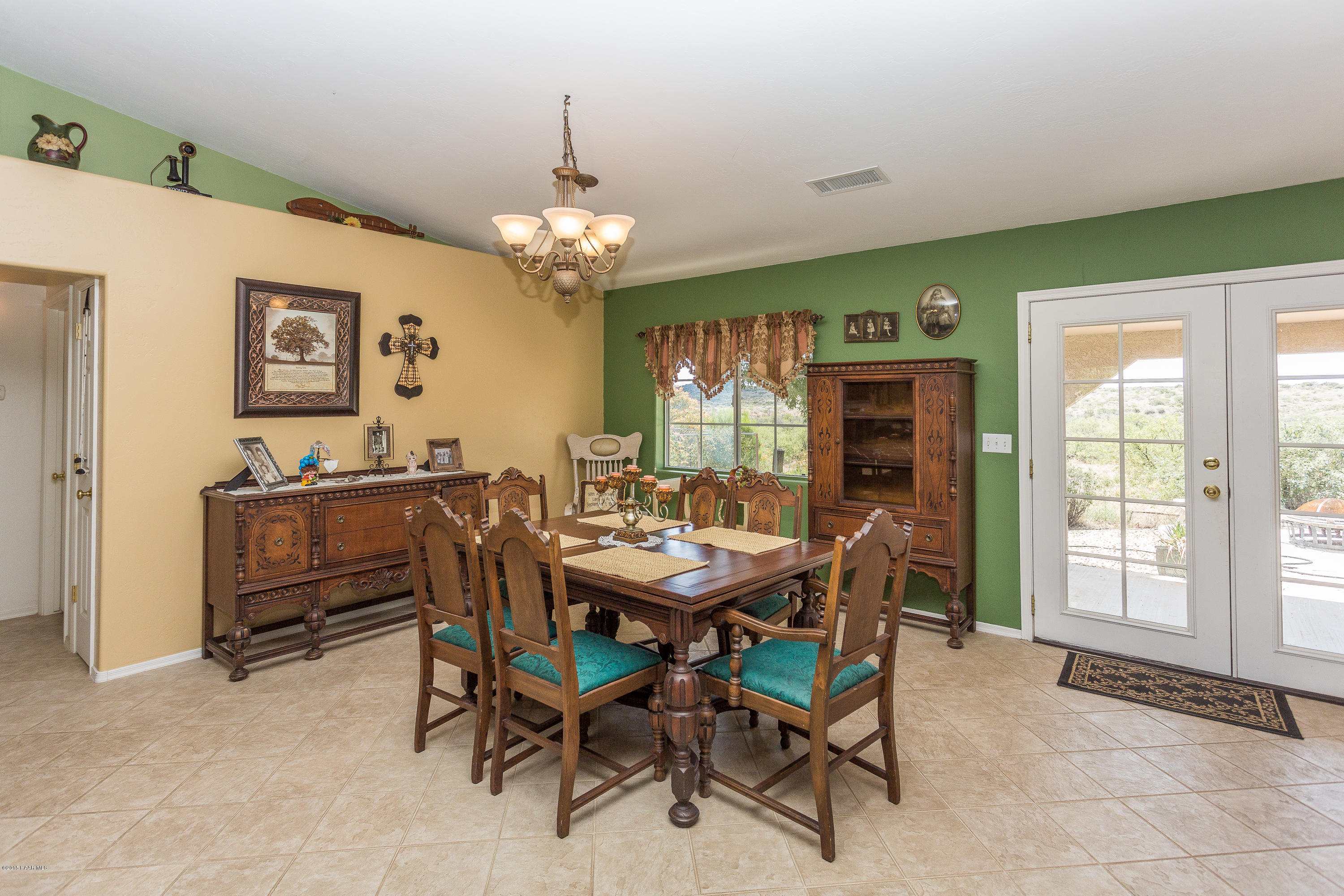 17621 East Trails End Road Mayer, AZ 86333 - Photo 9 of 27 009_Dining Room