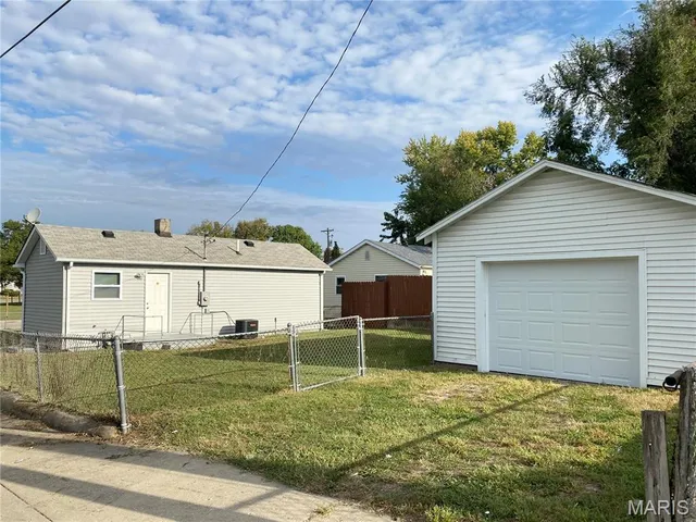 $69,900 | 2000 Meridian Avenue, Madison, IL 62060