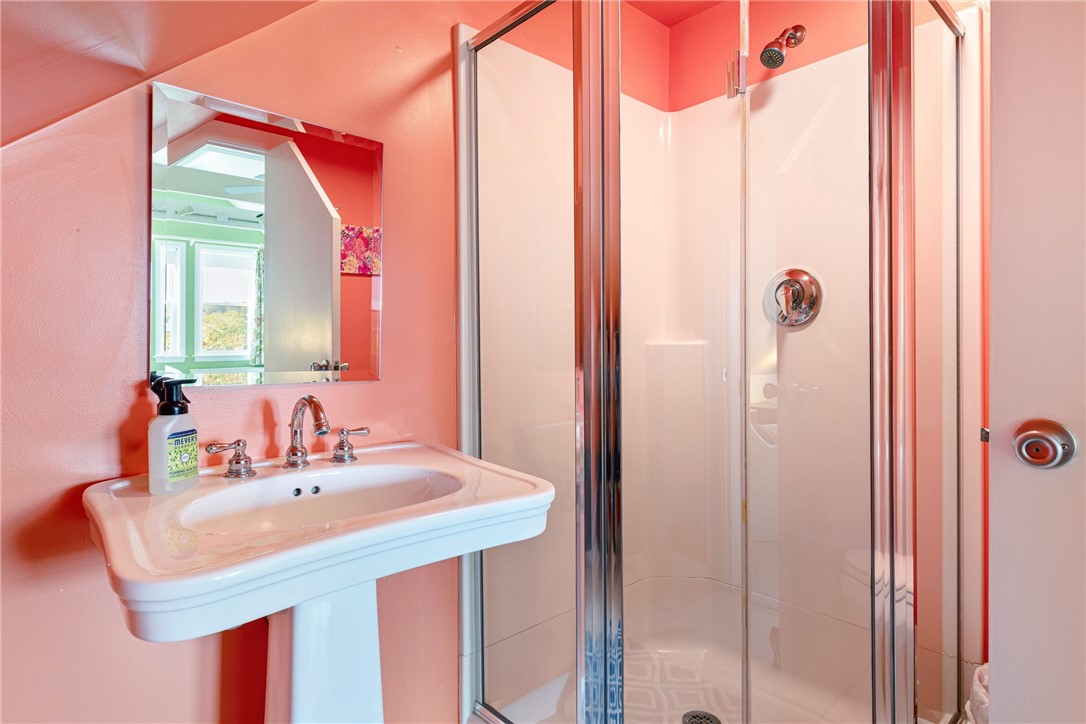 140 Connection Street Newport, RI 02840 - Photo 31 of 37 3 of 3 Full bath - 3rd floor