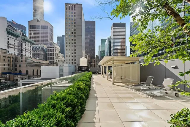 $1,700,000 | 15 West 53rd Street, Unit 40E | Midtown Central