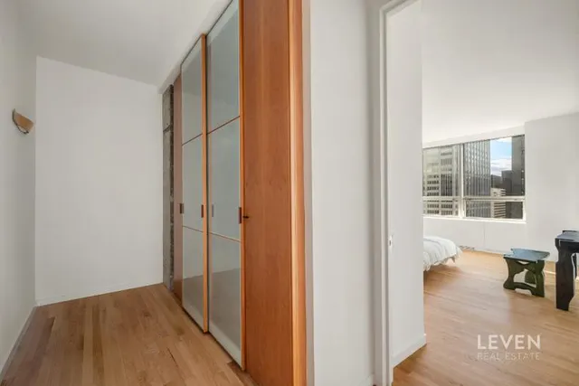 $1,700,000 | 15 West 53rd Street, Unit 40E | Midtown Central