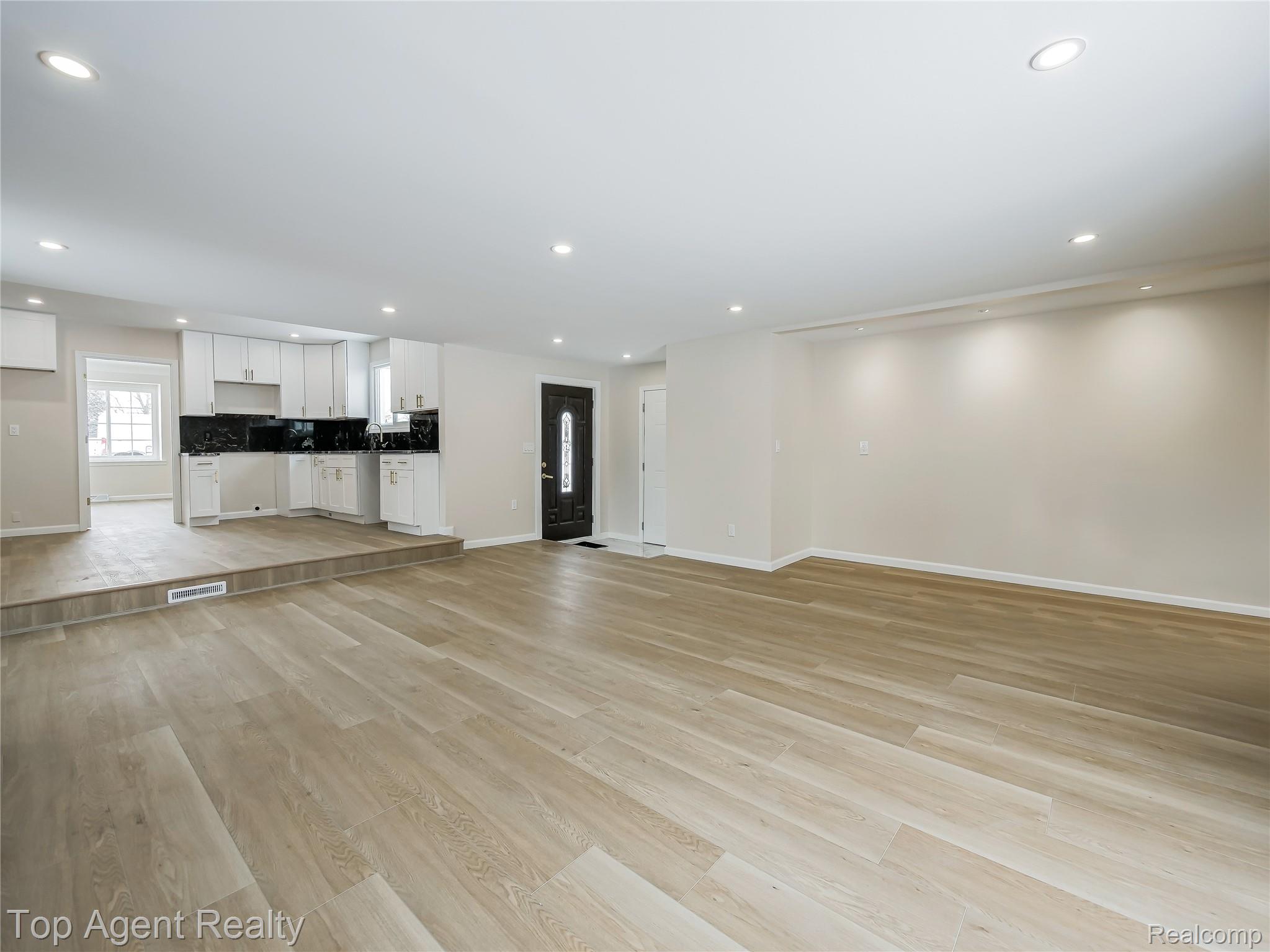 20580 21 Mile Road Macomb, MI 48044 - Photo 11 of 41 21 Mile-4.jpg