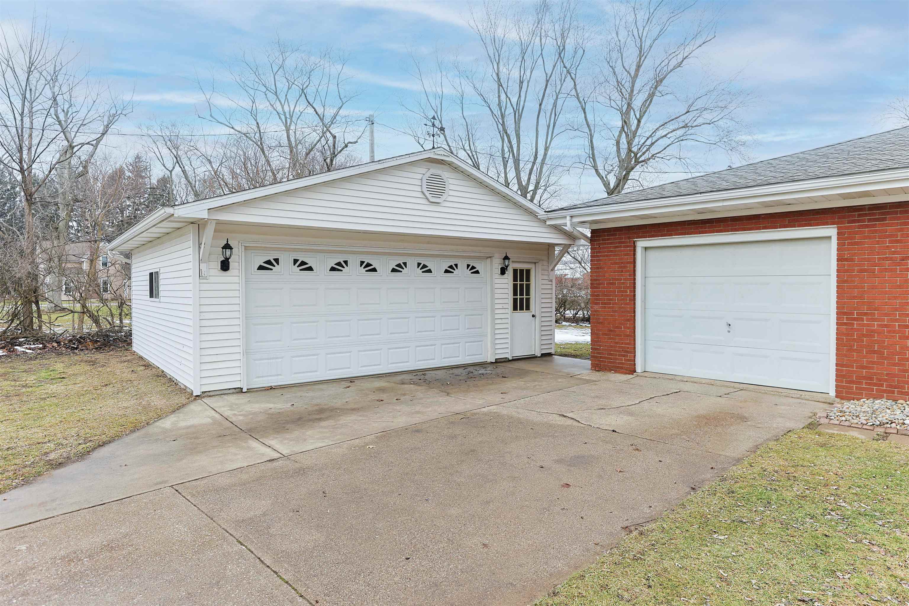 23133 Brick Road South Bend, IN 46628 - Photo 3 of 36 Gallery Image 3