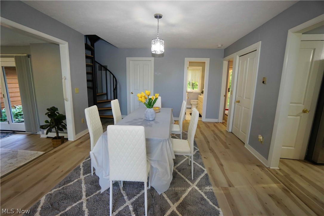 14543 Ensign Road Burton, OH 44021 - Photo 15 of 32 Dining room