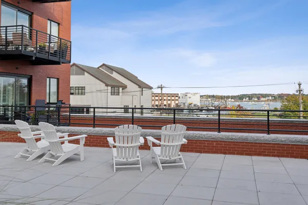 $679,000 | 383 Commercial Street, Unit 413, Portland, ME 04101