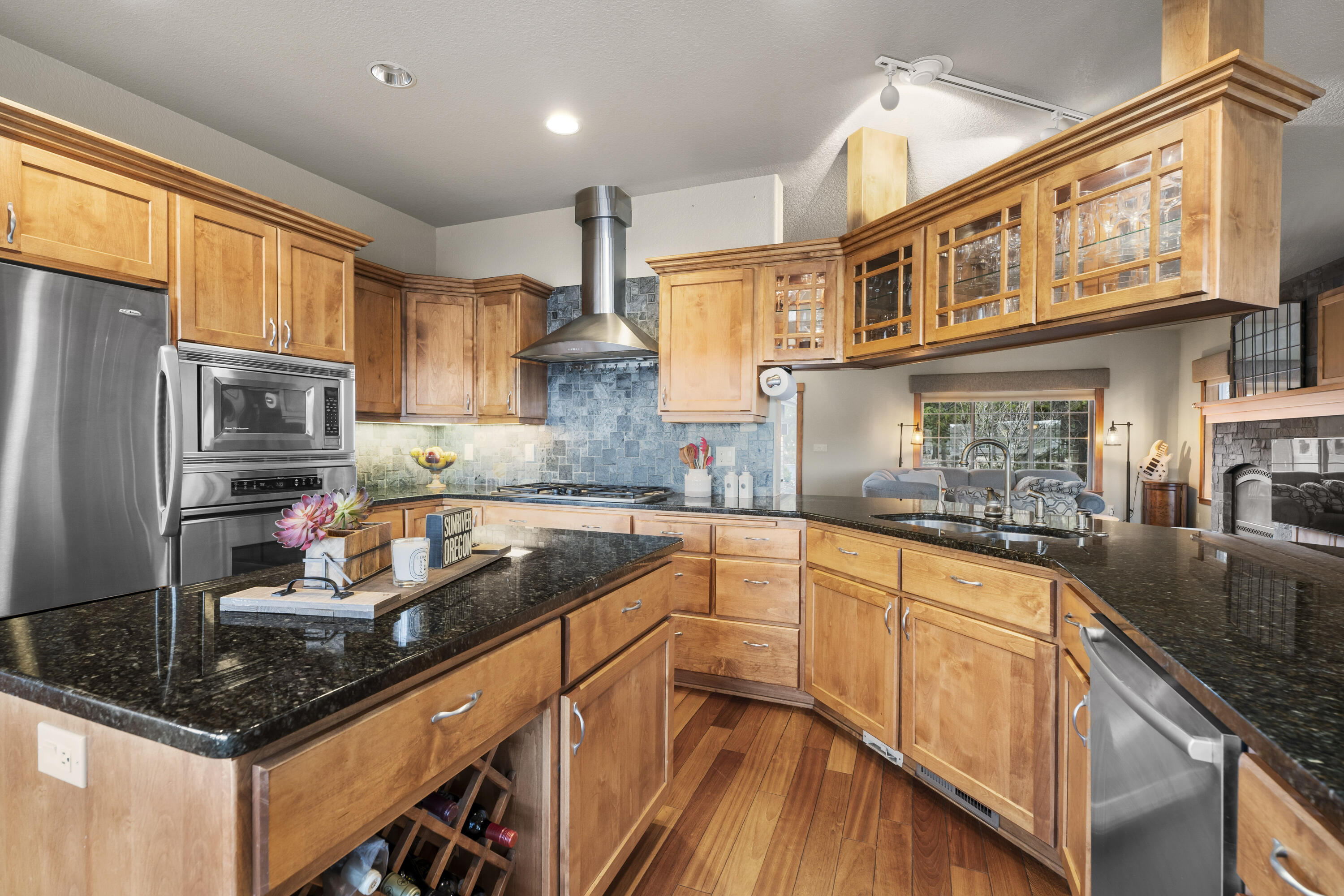 56902 River Road, Unit 6 Sunriver, OR 97707 - Photo 8 of 44 Kitchen