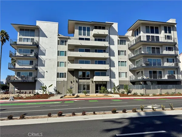 $4,900 | 230 South Catalina Avenue, Unit 107, Redondo Beach, CA 90277