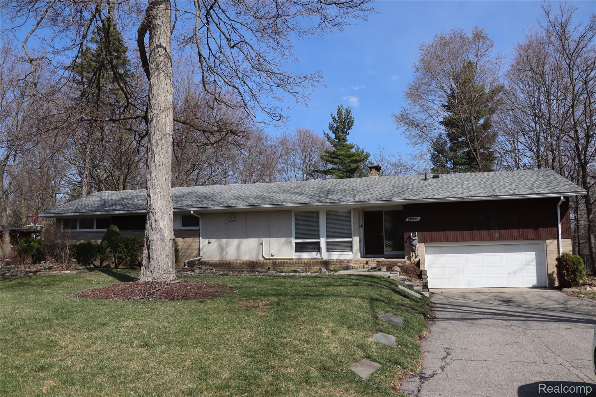 28330 Quail Hollow Road Farmington, MI 48331 - Photo 6 of 22 IMG_5489.JPG