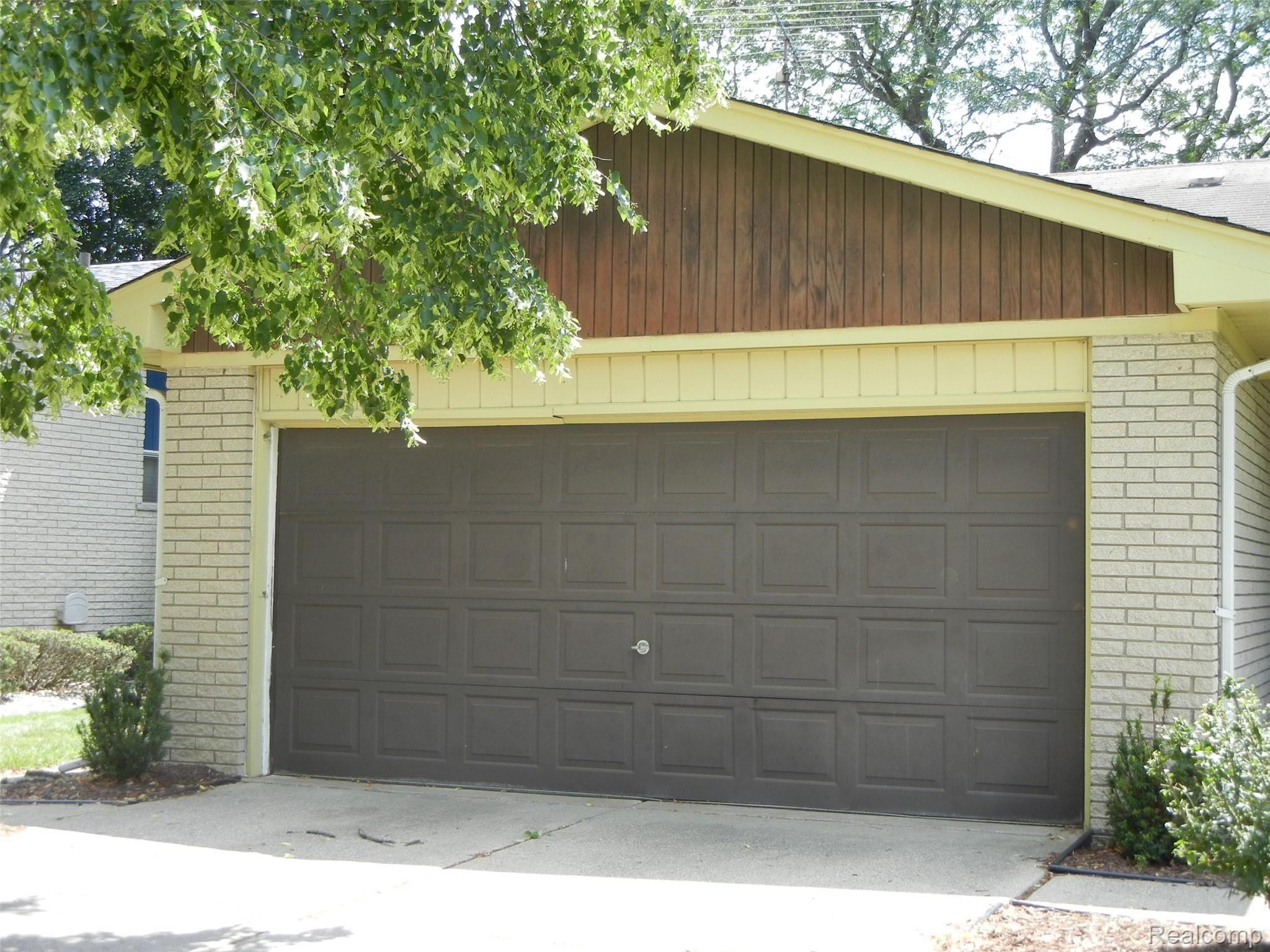 23960 Rockingham Street Southfield, MI 48033 - Photo 37 of 42 2-Car Attached Garage