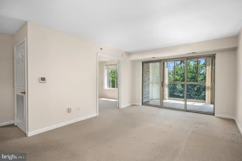 $325,000 | 19385 Cypress Ridge Terrace, Unit 519, Leesburg, VA 20176