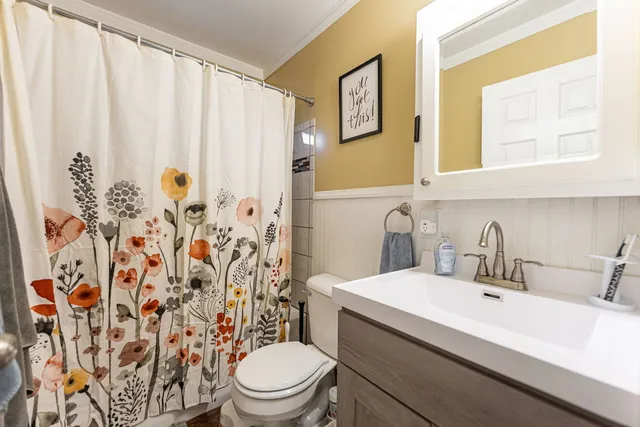 $335,000 | 271 Oakwood Drive, Wood Dale, IL 60191