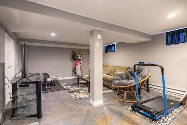 $335,000 | 271 Oakwood Drive, Wood Dale, IL 60191