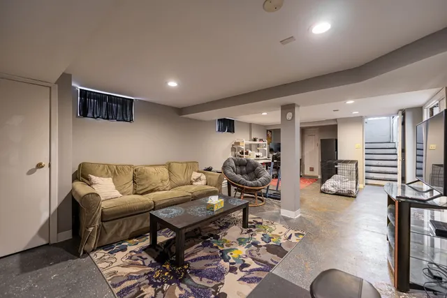 $335,000 | 271 Oakwood Drive, Wood Dale, IL 60191