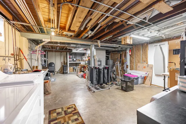 $335,000 | 271 Oakwood Drive, Wood Dale, IL 60191