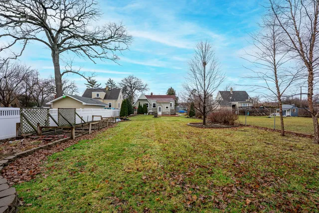 $335,000 | 271 Oakwood Drive, Wood Dale, IL 60191