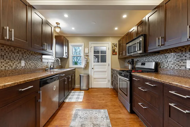 $335,000 | 271 Oakwood Drive, Wood Dale, IL 60191