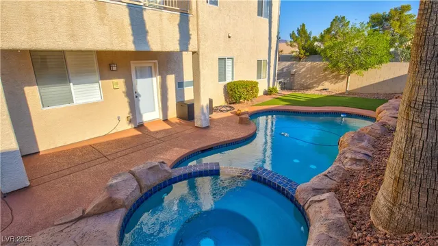 $699,900 | 233 Leaf Bud Court, Henderson, NV 89074