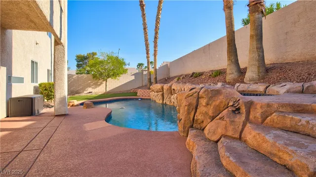 $699,900 | 233 Leaf Bud Court, Henderson, NV 89074