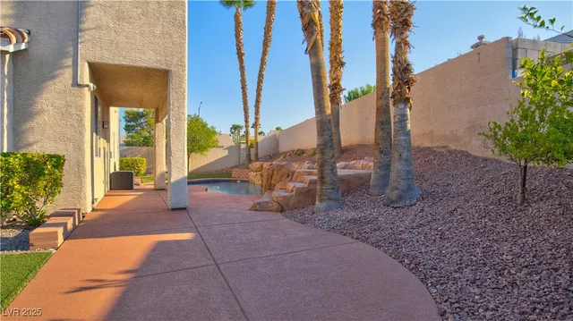 $699,900 | 233 Leaf Bud Court, Henderson, NV 89074